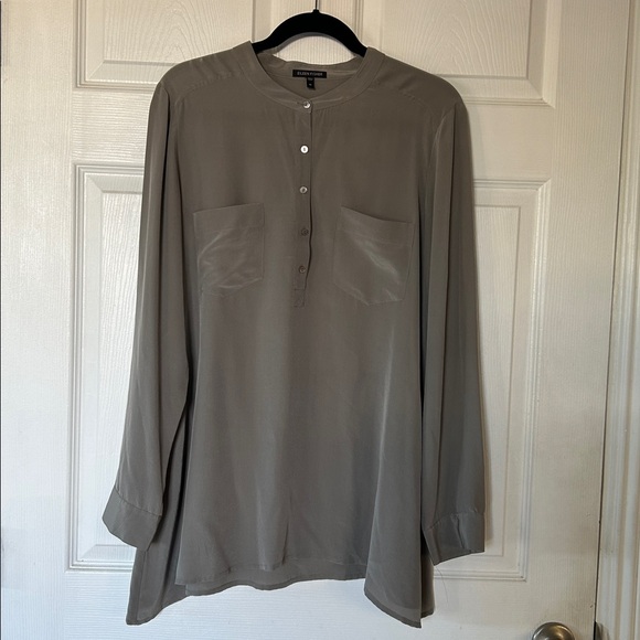 Women’s Silk Button-Up Shirt - Picture 3 of 5